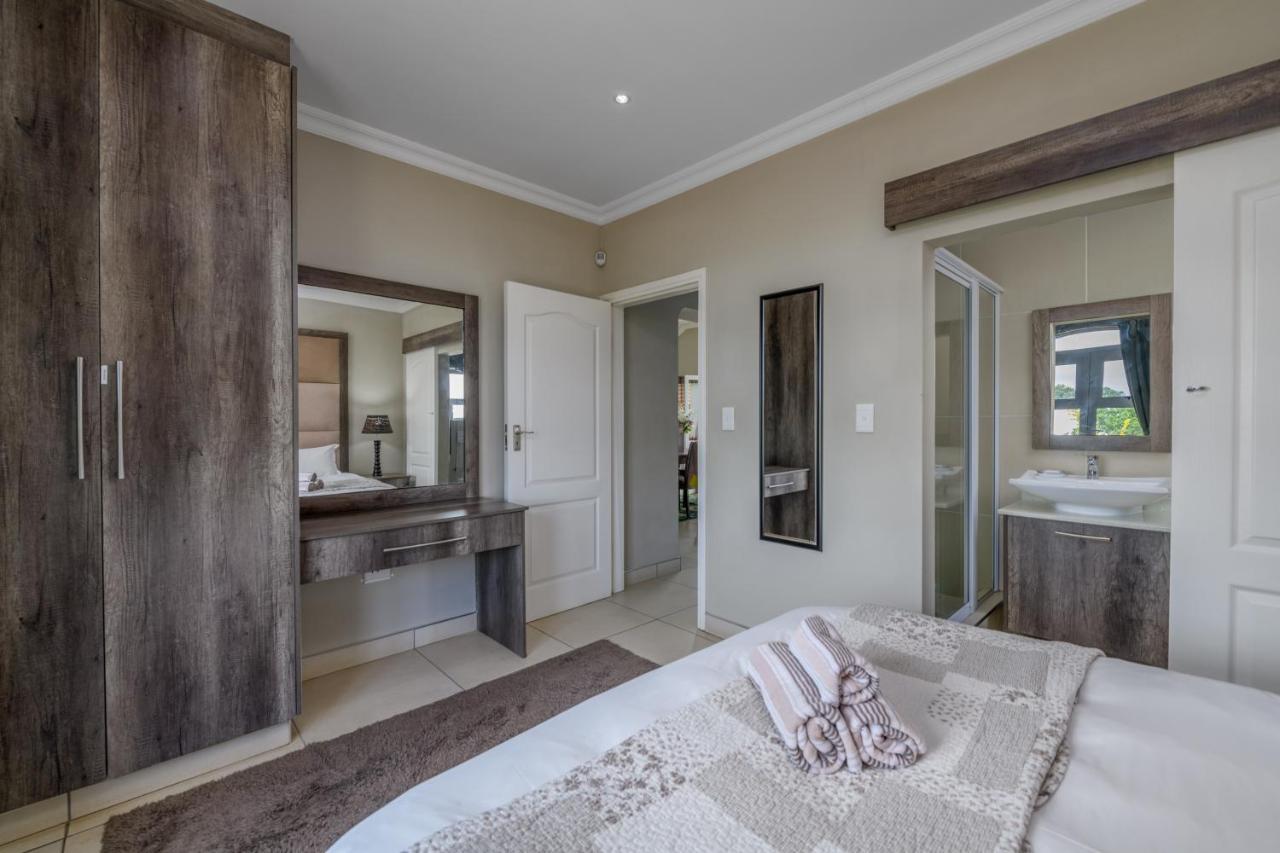 Villa Caylee Caribbean Estates - Ultra-Luxurious - Rimas Interiors Designs - Private Beachfront Escape - Premium Serviced For 8 Guests Port Edward Zewnętrze zdjęcie