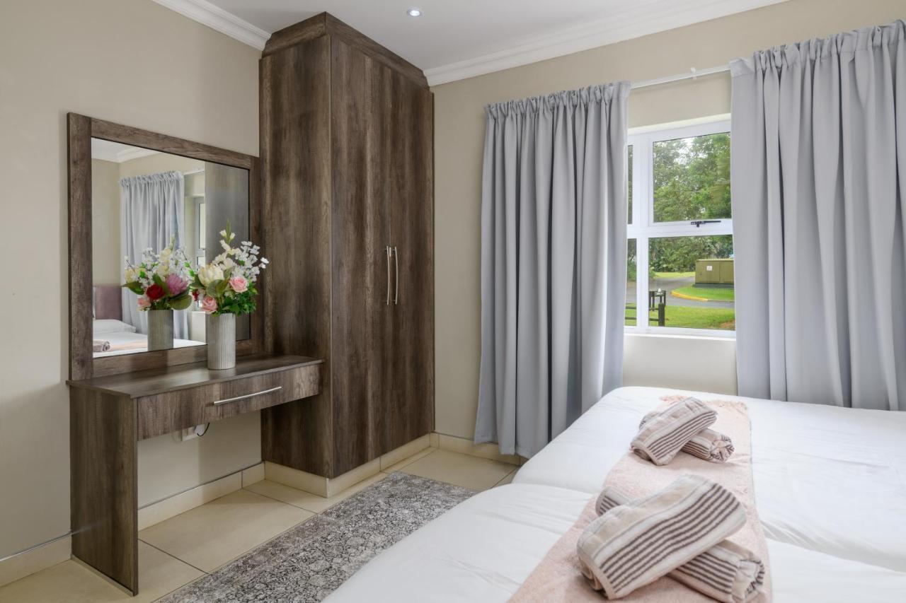 Villa Caylee Caribbean Estates - Ultra-Luxurious - Rimas Interiors Designs - Private Beachfront Escape - Premium Serviced For 8 Guests Port Edward Zewnętrze zdjęcie
